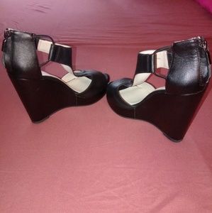 Kenneth Cole New York Wedges